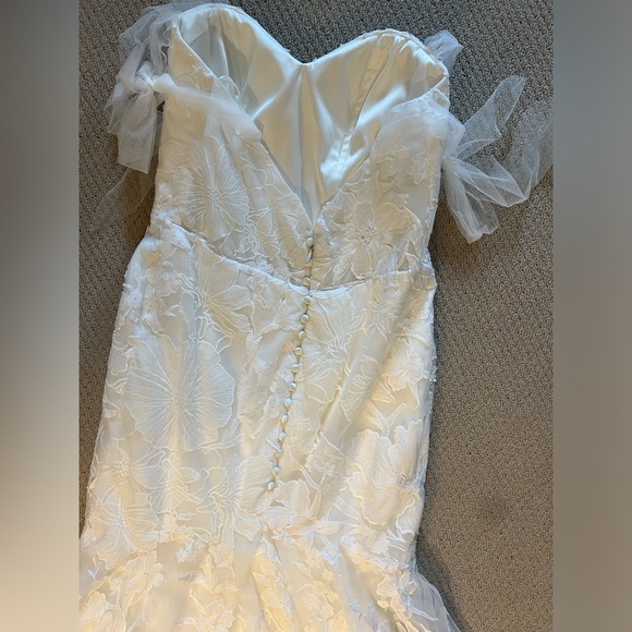 Lis Simon Wedding Dress - Picture 5 of 8